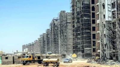 محافظ القاهرة يتفقد استخراج تراخيص البناء بمصر القديمة