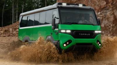 سيارة مدرسية مخصصة للسير على الأنهار.. معلومات مثيرة عن «حافلة تورسوس»