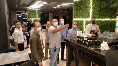 تحرير  2875 محضر للمخالفين بمواعيد غلق المحال والمقاهى في أسيوط