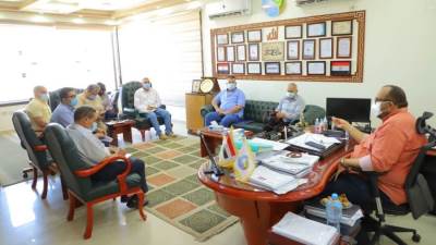 رئيس شركة مياه الشرب بأسيوط يشدد بسرعة تنفيذ المبادرات الرئاسية