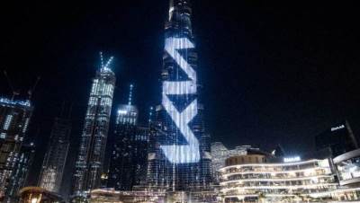 للإعلان عن استراتيجيتها الجديدة.. هكذا زينت «كيا» برج خليفة بشعارها الجديد(صور)