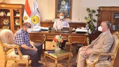 محافظ أسيوط يلتقي المدير الجديد لمنطقة وسط الصعيد للتأمين الصحي