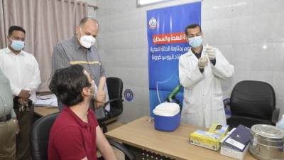 تطعيم 9 ألاف و200 مواطن بلقاح «كورونا» بمستشفى الأيمان العام بأسيوط