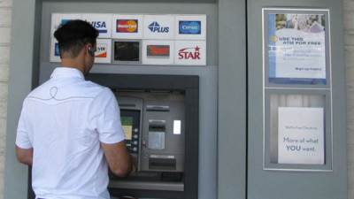 البنوك المصرية ترفع شبكة ماكينات الـ«ATM» إلى 15 ألف ماكينة