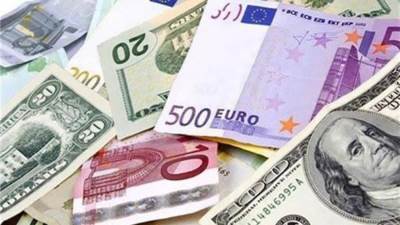 هل تغيرت أسعار العملات الأجنبية والعربية اليوم الجمعة؟