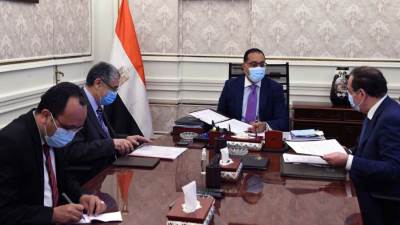 رئيس الوزراء يتابع موقف مشروعات وزارتى الكهرباء والبترول ضمن مبادرة «حياة كريمة»