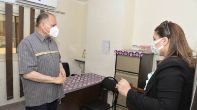 محافظ أسيوط يطمئن على سير العمل بمركز التطعيم بلقاح كورونا بحى غرب