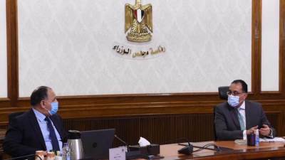 وزير المالية يستعرض لرئيس الحكومة استراتيجية تنفيذ 4 مشروعات كبرى