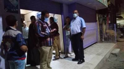 تحرير 5304 محضر مخالفة لمواعيد غلق المحلات بأسيوط