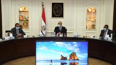 كواليس لقاء وزير الإسكان مع مسئولى شركة المقاولون العرب