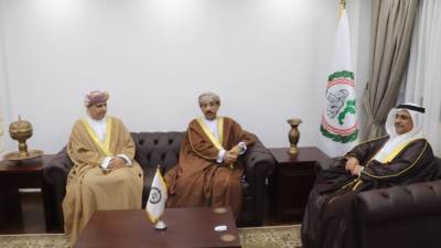 رئيس البرلمان العربي يشيد بالسياسة الحكيمة للسلطان هيثم بن طارق