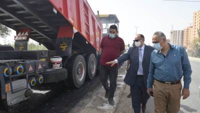 محافظ أسيوط يشدد بسرعة الانتهاء من رصف الطريق الدائري