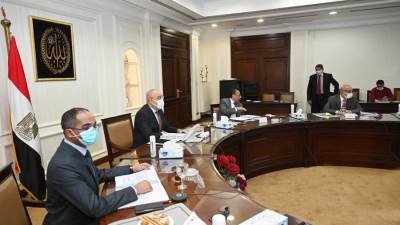 وزير الإسكان يطالب بترشيد استهلاك المياه والاستفادة من كل قطرة