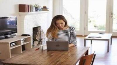 راتب يصل لـ2000 دولار.. الحكومة تكشف تفاصيل ‏مبادرة "شغلك من بيتك"