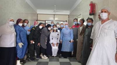 شفاء وخروج 8 حالات كورونا من عزل مستشفى الإيمان العام بأسيوط (صور)