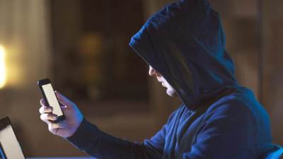 منشور تحذيري متداول عن عصابات تخترق الهواتف الشخصية.. والحكومة ترد