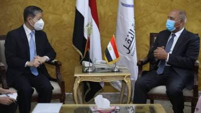 تفاصيل مباحثات وزير النقل والسفير الصيني  لبحث المشروعات المشتركة
