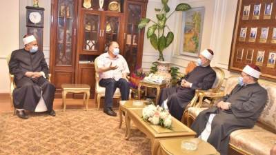 تفاصيل لقاء محافظ أسيوط مع وكيل وزارة الأوقاف وبعض الأئمة