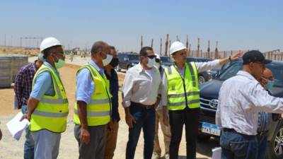 «عباس» يتابع الموقف التنفيذي لمشروعات منطقة الأعمال المركزية بالعاصمة الإدارية