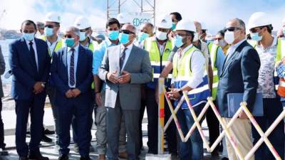 وزير النقل يتفقد المشروعات الخدمية الجاري تنفيذها بميناء الإسكندرية.. (صور)