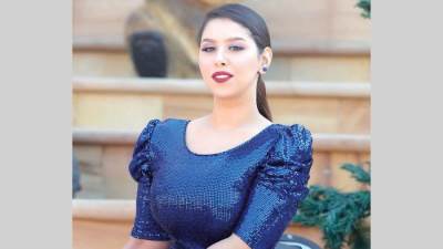 إيناس عز الدين :«عاوزه ملابسي اللي أخدها مني منتج سعودي»