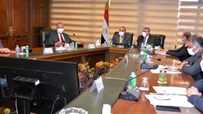 «ندعمكم رغم كورونا».. ماذا طلب وزير الطيران من رؤساء الشركات  الخاصة؟