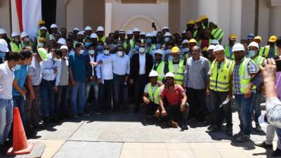 وزير الإسكان يتفقد أعمال المنطقة الشاطئية والمدينة التراثية بالعلمين الجديدة