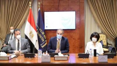 تفاصيل لقاء «العناني» ووزير الاتصالات بشأن تطوير البنية التكنولوجية للسياحة والآثار