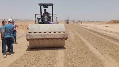 آخر مستجدات تنفيذ مشروعات الطرق المؤدية لمحطات القطار الكهربائي بمدينة بدر