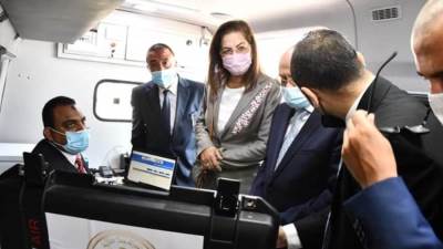 تفاصيل تسليم سيارات المراكز التكنولوجية المتنقلة لتقديم خدمات الشهر العقاري بالإسكندرية