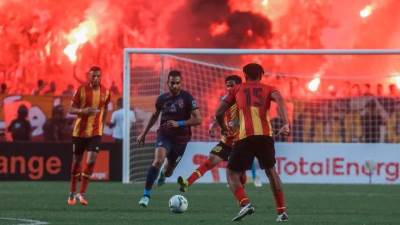 هذه ترددات القنوات الناقلة لمبارة الأهلي والترجي الليلة