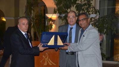 «العرفان»..«المجتمعات العمرانية»  تكرم المهندس محمد أنور لبلوغه سن المعاش