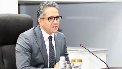 «العناني» يصدر قرارين بإلحاق «فرج ومحسن»​​​​​​​ للعمل بمكتبي السياحة في ألمانيا والمملكة المتحدة