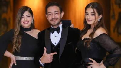 أحمد زاهر يحتفل بتخرج أبنتيه ملك وليلى من المدرسة (صور)