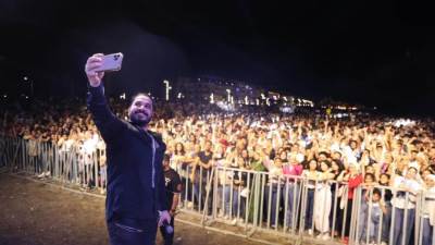 مصطفى حجاج يشعل حماس الحضور في حفل "بورتوسعيد"..صور