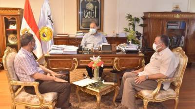  محافظ أسيوط يبحث الجهود المبذولة لمشروع تطوير مسار رحلة العائلة المقدسة