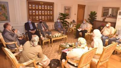 محافظ أسيوط يلتقي أعضاء النواب والشيوخ لمناقشة ملف تقنين أراضي الدولة