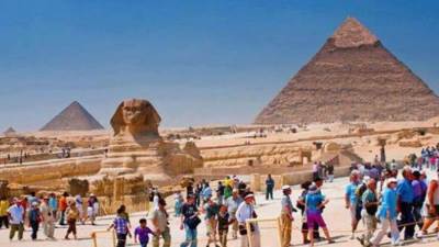 بدء صرف الدفعتين الـ6 و7 للعاملين بالمشروعات السياحية من صندوق إعانة الطوارئ