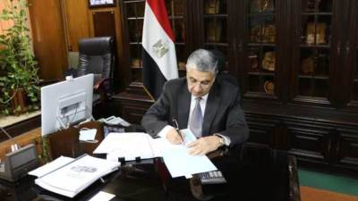 وزير الكهرباء يوافق على إقرار العلاوة الدورية بواقع 12% من الأجر الأساسي