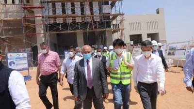 كواليس جولة وزير النقل والسفير الصيني لتفقد مشروع القطار الكهربائي «LRT»