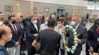 كواليس استقبال وزيري الرياضة والطيران لبعثة الأهلي بمطار القاهرة..(صور)