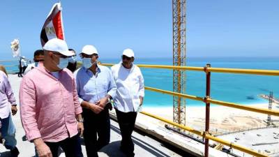 كواليس جولة رئيس الوزراء داخل أبراج مارينا العلمين والمنطقة الشاطئية الترفيهية