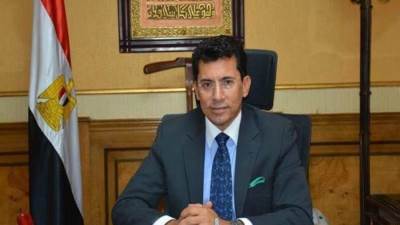 بعد تتويج الأهلي.. وزير الرياضة ينهي الخلاف بين قطبي الكرة المصرية