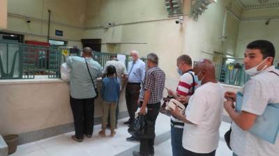 إقبال كبير على مقر «الخزانة العامة» لطلب فكة «حياة كريمة» والنقود الجديدة