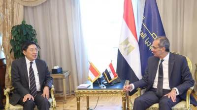تفاصيل مباحثات وزير الاتصالات مع سفير سنغافورة لتعزيز التعاون المشترك
