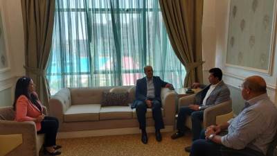 وزير الرياضة يكرم حاتم قنديل بعد رحلته من أسوان لدمياط بالقارب