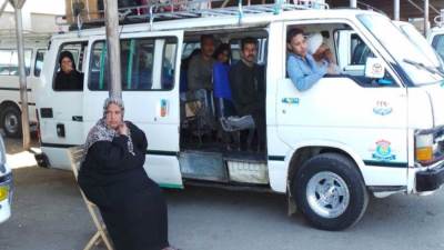 الحكومة ترد: لا زيادة في تعريفة ركوب سيارات النقل الجماعي بالمحافظات