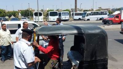 حملتين لمنع سير «التوك توك» بالطرق الرئيسية لمدينتي العبور ودمياط الجديدة