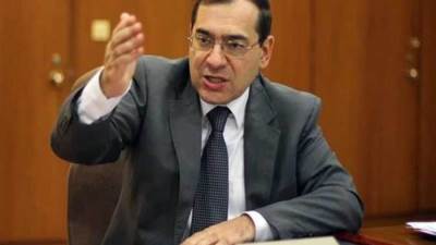 «البترول» تكشف تفاصيل تحصيل مستحقات مسحوبات الغاز من العملاء