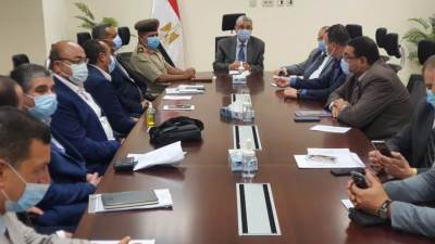 تفاصيل توقيع عقد تنفيذ توصيل التيار الكهربائي بشرق العوينات